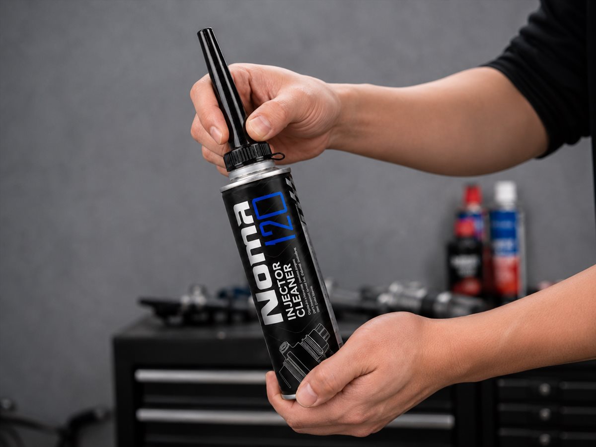 Lắc nhẹ chai NOMA 120 và vặn vòi rót vào miệng chai